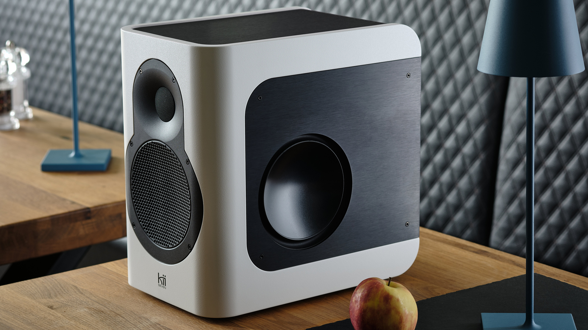 Die Kii Audio Seven ist eine vollaktive, mit smarten Funktionen ausgestattete Kompaktbox im modernen Design. (Foto: Kii Audio)