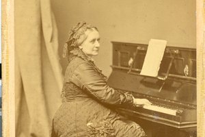Clara Schumann am Klavier um 1878. Foto: Hanfstaengel/Robert-Schumann-Haus Zwickau