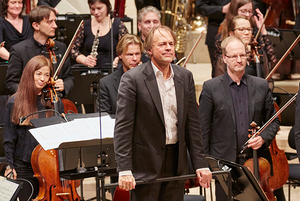 Thomas Hengelbrock in der Elbphilharmonie. Foto: Claudia Hoehne 