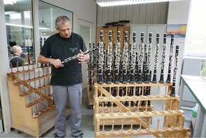 Die deutschen Instrumentenbauer sehen den Einsatz dunkler Holzarten gefährdet. Bild: Bundesverband der Instrumentenhersteller 