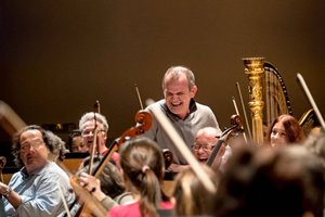 Francois-Xavier Roth und das Gürzenich-Orchester Köln. Foto: Holger Talinski