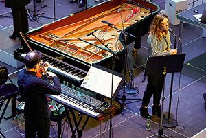 John Metcalfe und Rosie Doonan bei einem Neue Meister Konzert in Berlin. Bild: PR