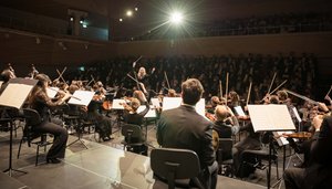 Swiss Orchestra mit Lena-Lisa Wüstendörfer. Foto: Valentin Luthiger
