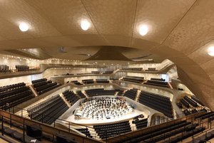 Noch ist sie unbespielt, die Elbphilharmonie. Am 11. Januar ändert sich das. Foto: Michael Zapf