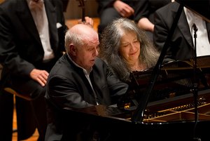Auch beim Klavier-Festival Ruhr zu vier Händen: Marta Argerich und Daniel Barenboim. Foto: Holger Kettner 