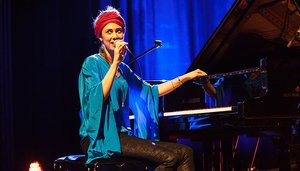 Olivia Trummer ist Trägerin des Jazzpreises Baden-Württemberg. Bild: Ronald Göttel