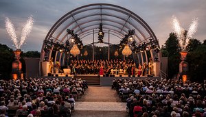 Das NDR Klassik Open Air am Neuen Rathaus bringt in diesem Jahr zwei Opernaufführungen. Bild: NDR/Uphoff