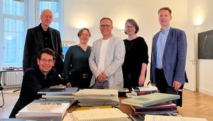 Das Foto zeigt die Jury 2022 (von links): Bert Odenthal (vorne), Michael Struck-Schloen, Susanne Funk, Mario Müller, Dörte Schmidt, Jan Sören Fölster. Bild: DMV