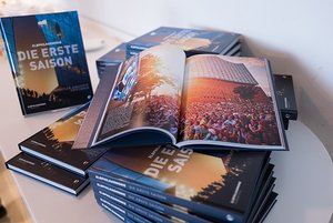 Das Buch zur ersten Saison der Elbphilharmonie. Foto: Daniel Dittus