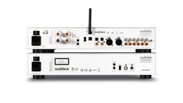 Die Anschlüsse des Audiolab 9000A (oben) und des Audiolab 9000CDT