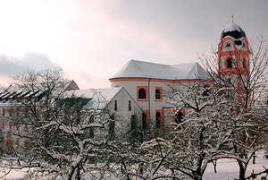 Die BR Sendung "Weihnachten in aller Welt" wurde in der Benediktinerabtei Rohr in Niederbayern aufgezeichnet. Bild: BR/Johann Lankes