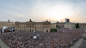 Staatsoper für alle in Berlin hat wieder viele Tausend Menschen auf den Bebelplatz gelockt. bild: BMW Group