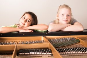 Bechstein möchte junge Klavierduos zur Teilnahme am Wettbewerb ermuntern.