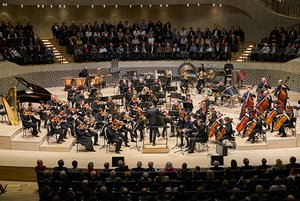 Die Hamburger Symphoniker in der Elbphilharmonie. Foto: Claudia Höhne 