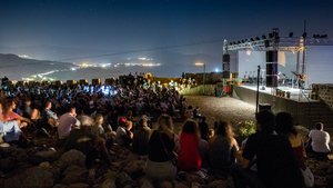 So voll wird es wegen Corona dieses Jahr nicht beim Molyvos Festival auf Lesbos. Foto: Alex Grymanis