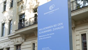 Eingang zum Schumannhaus in Leipzig. Bild: Christian Kern