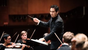 Andrés Orozco-Estrada und das hr-Symphonieorchester. Bild: hr/Ben Knabe 