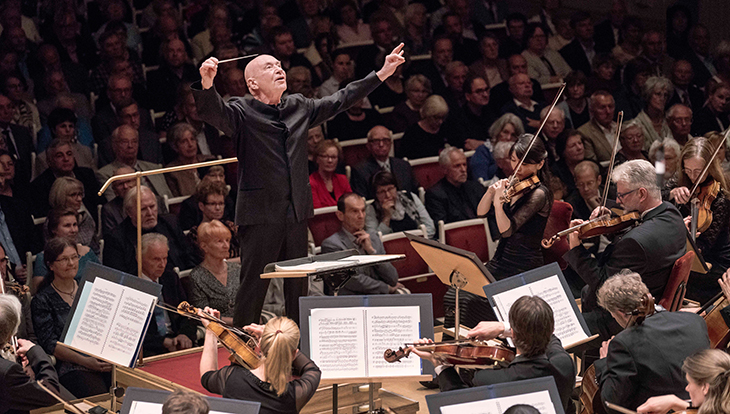 Christoph Eschenbach dirigiert das Konzerthausorchester Berlin. Bild: Marco Borggreve