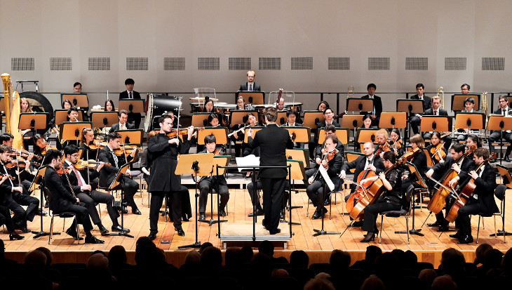 Symphonieorchester des Orchesterzentrum|NRW mit Preisträger Marc Bouchkov. Bild: Kulturstiftung Dortmund 