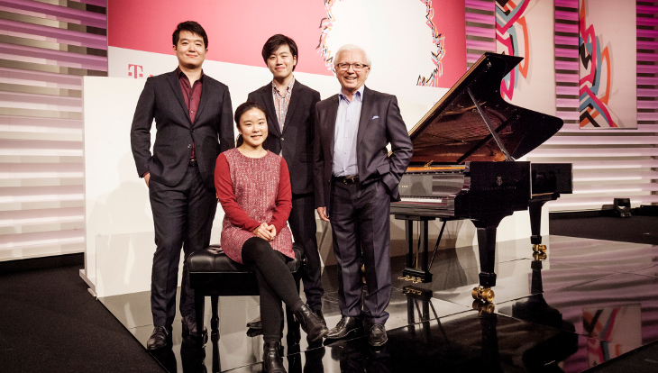 Preisträger der Beethoven Competition Bonn und Pavel Gililov. Foto: Dan Hannen