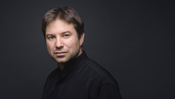 Dirigent Stephan Zilias. Foto: Simon Pauly