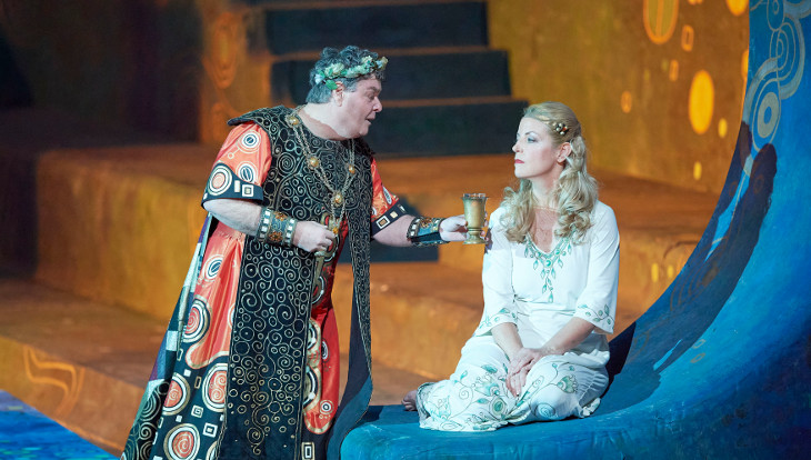 Wiener Staatsoper: Herwig Pecoraro als Herodes, Lise Lindstrom als Salome. Bild: Wiener Staatsoper GmbH / Michael Pöhn