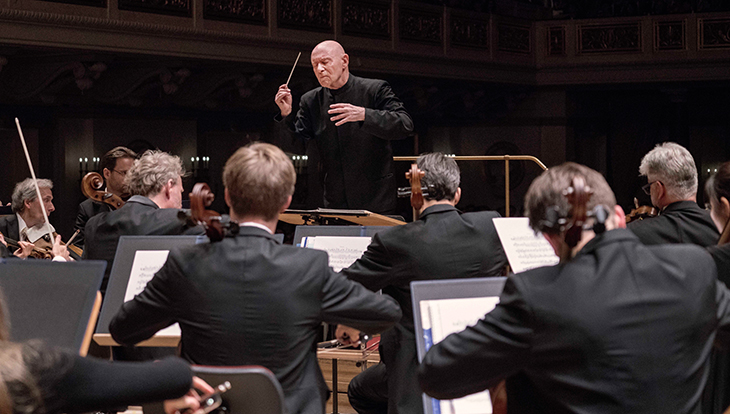 Christoph Eschenbach dirigiert das Konzerthaus-Orchester. Foto: Marco Borggreve