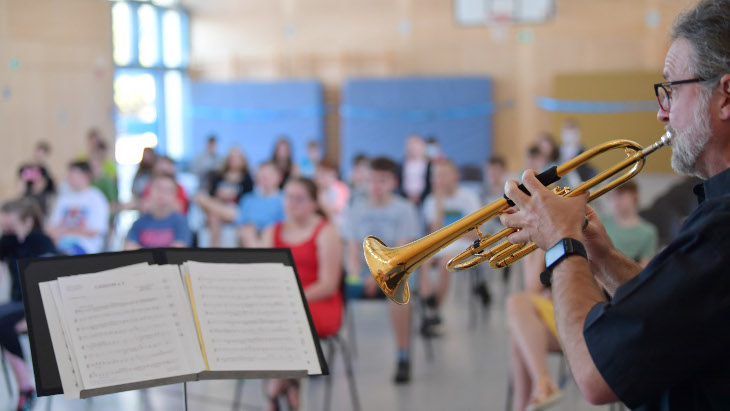 Musiker des Konzerthausorchesters Berlin haben kleine Konzerte in Schulen gegeben. Bild: Oliver Lang