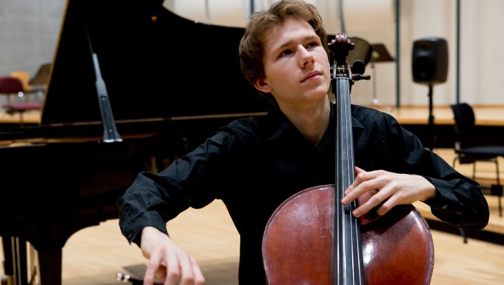 Der 18-jährige Cellist Lionel Martin ist zum "SWR2 New Talent" 2021 gewählt worden. Bild:  SWR/Sabine Stumpp