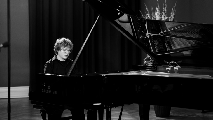 Sieger des 10. Internationalen Deutschen Pianistenpreises ist Dmitry Ablogin. Bild: Internationaler Deutscher Pianistenpreis