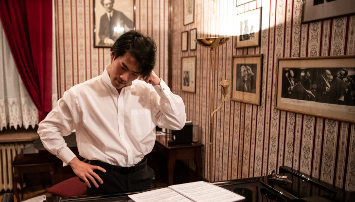 Der Pianist Bruce Liu hat den Chopin Wettbewerb in Warschau gewonnen. Bild: Golik
