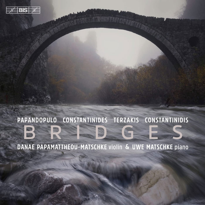 Das Album „Bridges“ mit ihrem Vater Uwe Matschke am Klavier vereint Werke für Violine und Klavier von vier griechischen und griechisch-stämmigen Komponisten (BIS).
