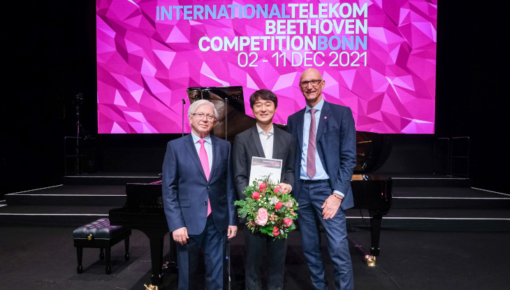 Siegerfoto zum Abschluss der International Telekom Beethoven Competition 2021 in Bonn. Bild: Norbert Ittermann