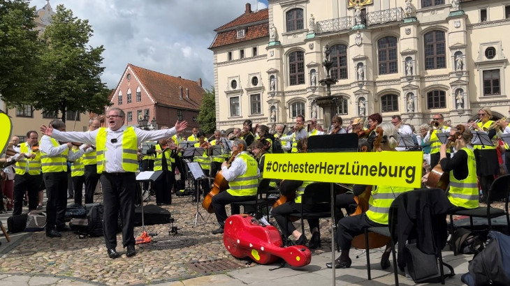 Das Lüneburger Orchester wehrt sich gegen seine Auflösung. Bild: unisono