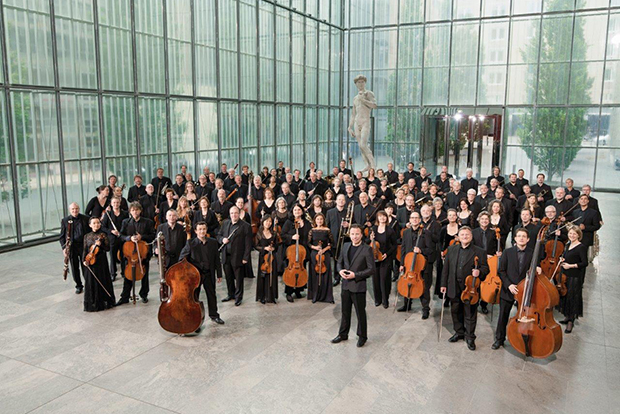 Das MDR Sinfonieorchester und Kristjan Järvi. Foto: MDR/Peter Adamik