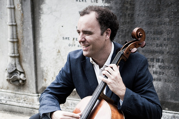 Cellist Adrian Brendel. Foto: Jack Liebeck
