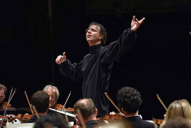 Teodor Currentzis beim Antrittskonzert mit dem SWR Symphonieorchester. Bild Matthias Creutziger/SWR