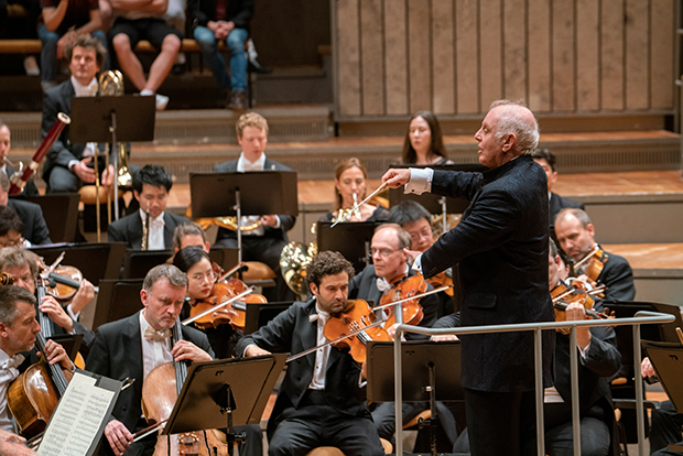 Daniel Barenboim vor den Berliner Philharmonikern. Bild: Monika Rittershaus