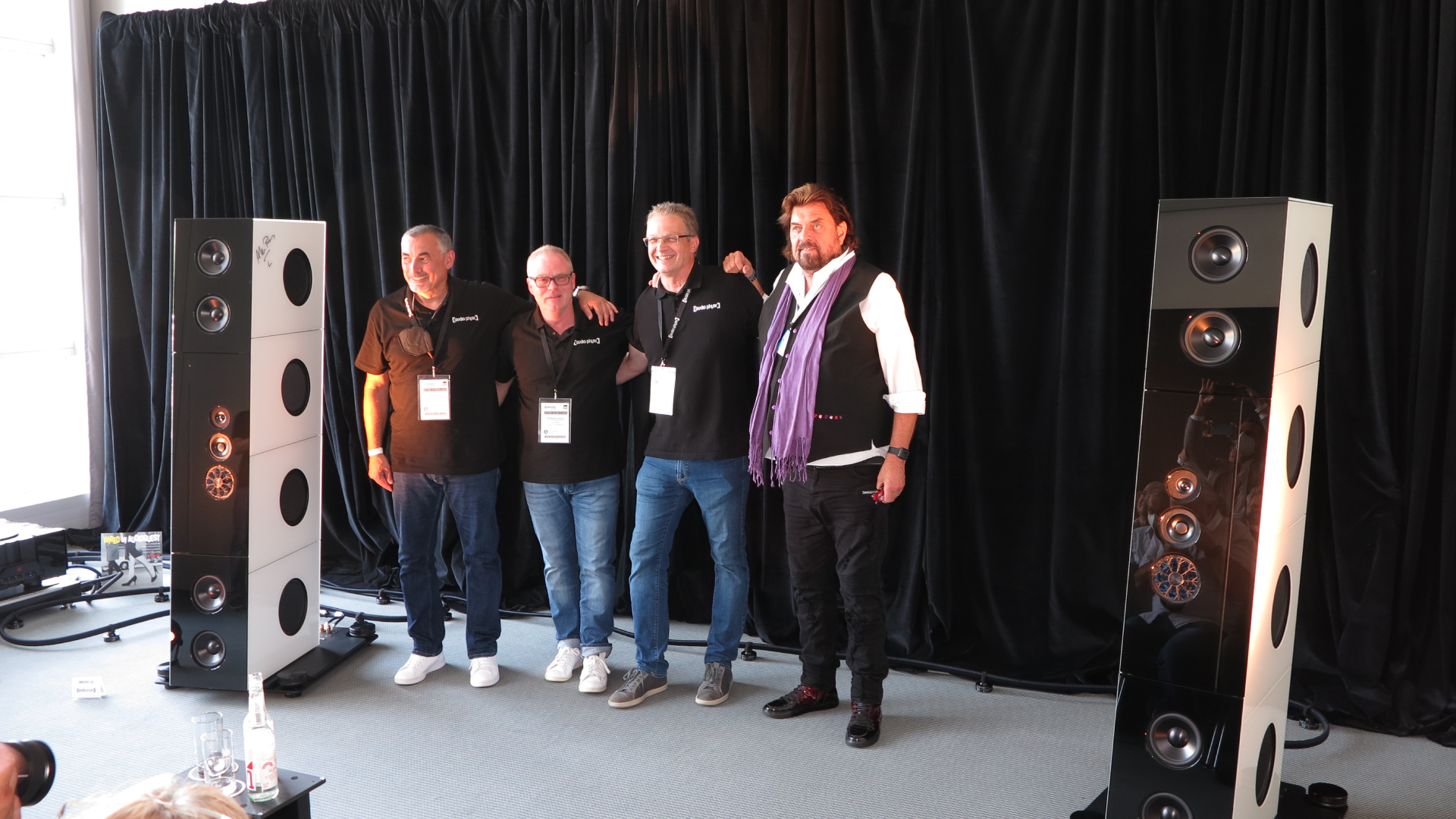 Das Audio Physic Team mit Alan Parsons bei der Vorführung der neuen Medeos